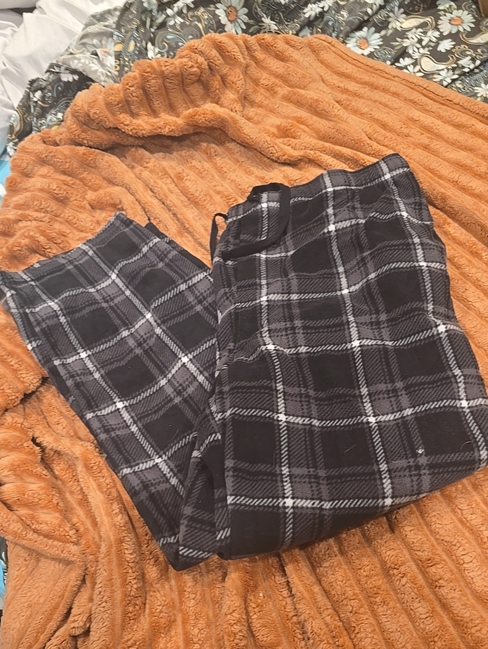 ❤️10/$30 Black & Gray Plaid Men’s Lounge Pants